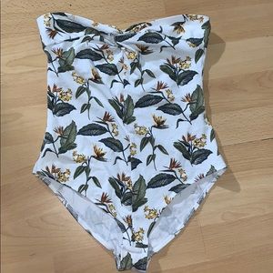 Sleeveless once piece floral shirt